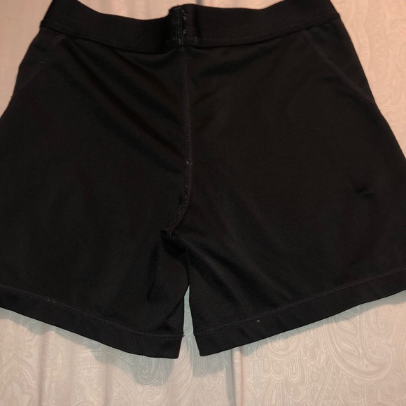 athletic shorts - Picture 3 of 3